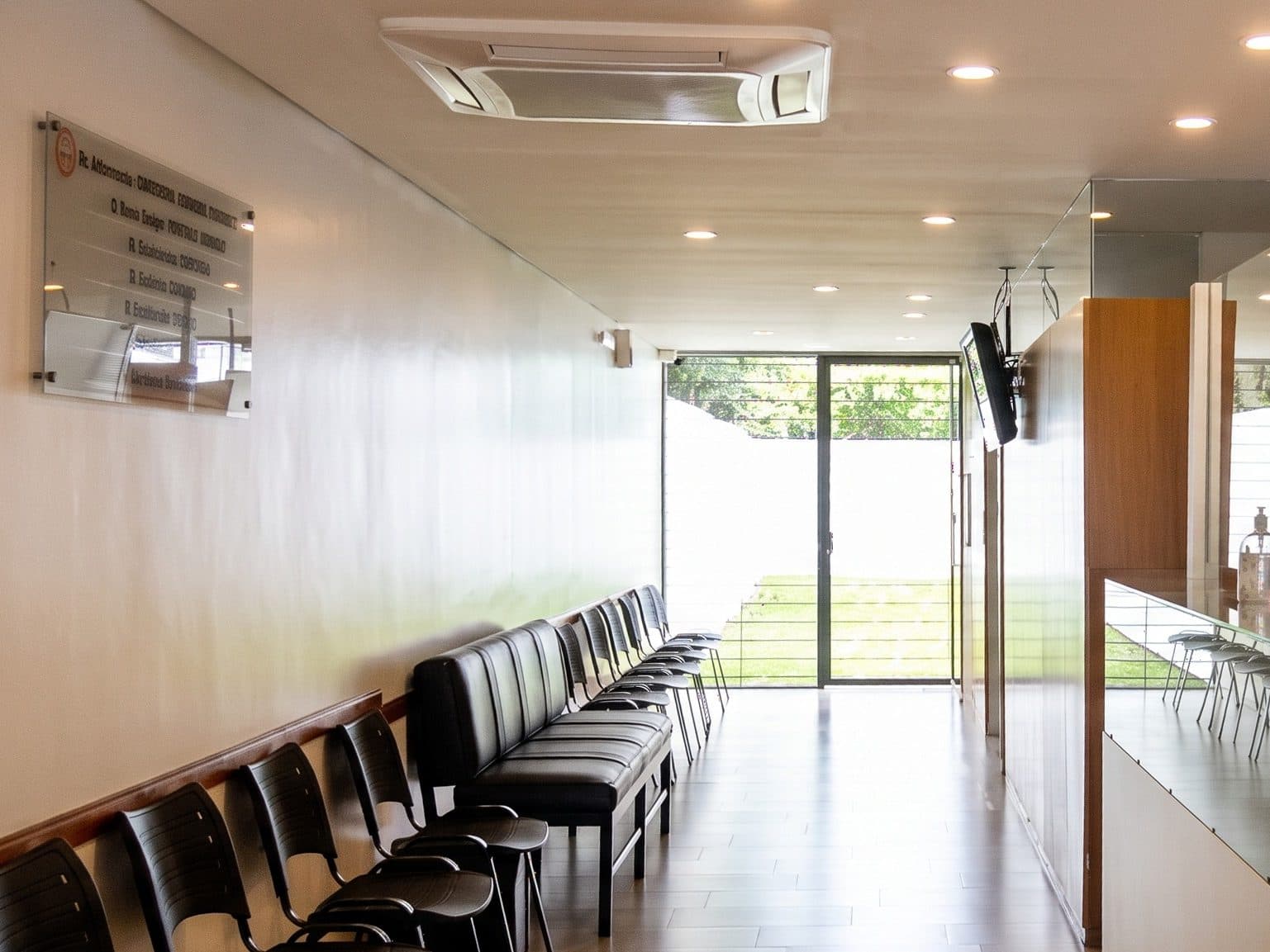Sala de espera con aire acondicionado